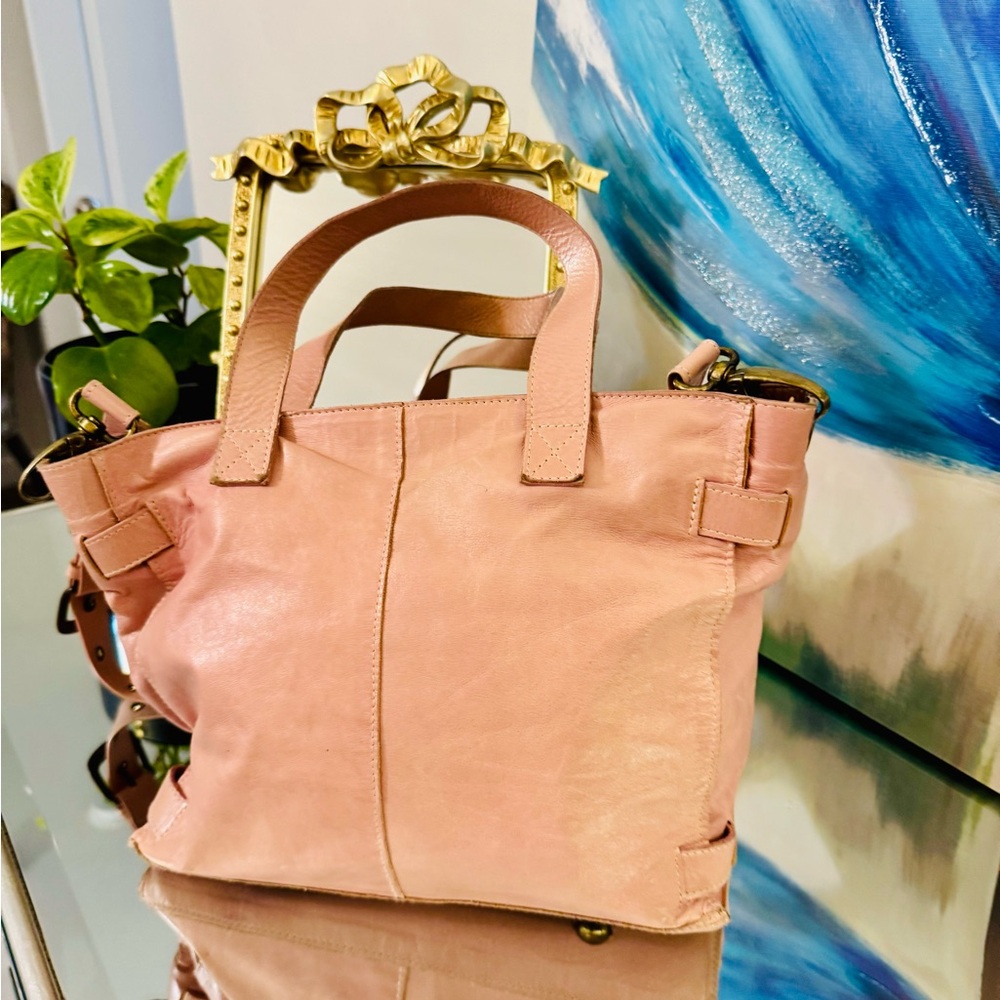 Aaenta Pink Leather Shoulder Bag - Picture 8 of 10